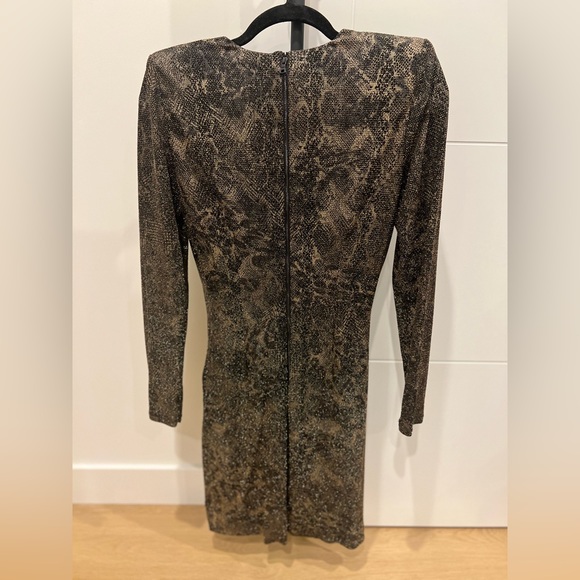 NWT Alice + Olivia Diaz Plunging Long Sleeved Dress | Size 8 - Picture 4 of 4